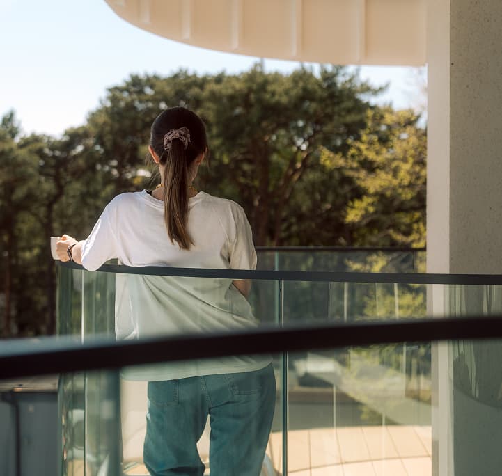 Rodzina leżąca na plaży